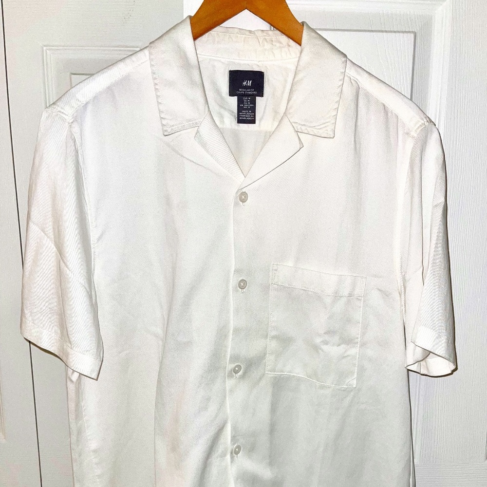 H&M Men's White Relaxed Fit - 40% Cotton & 60% Lyocell - Resort Shirt - Medium